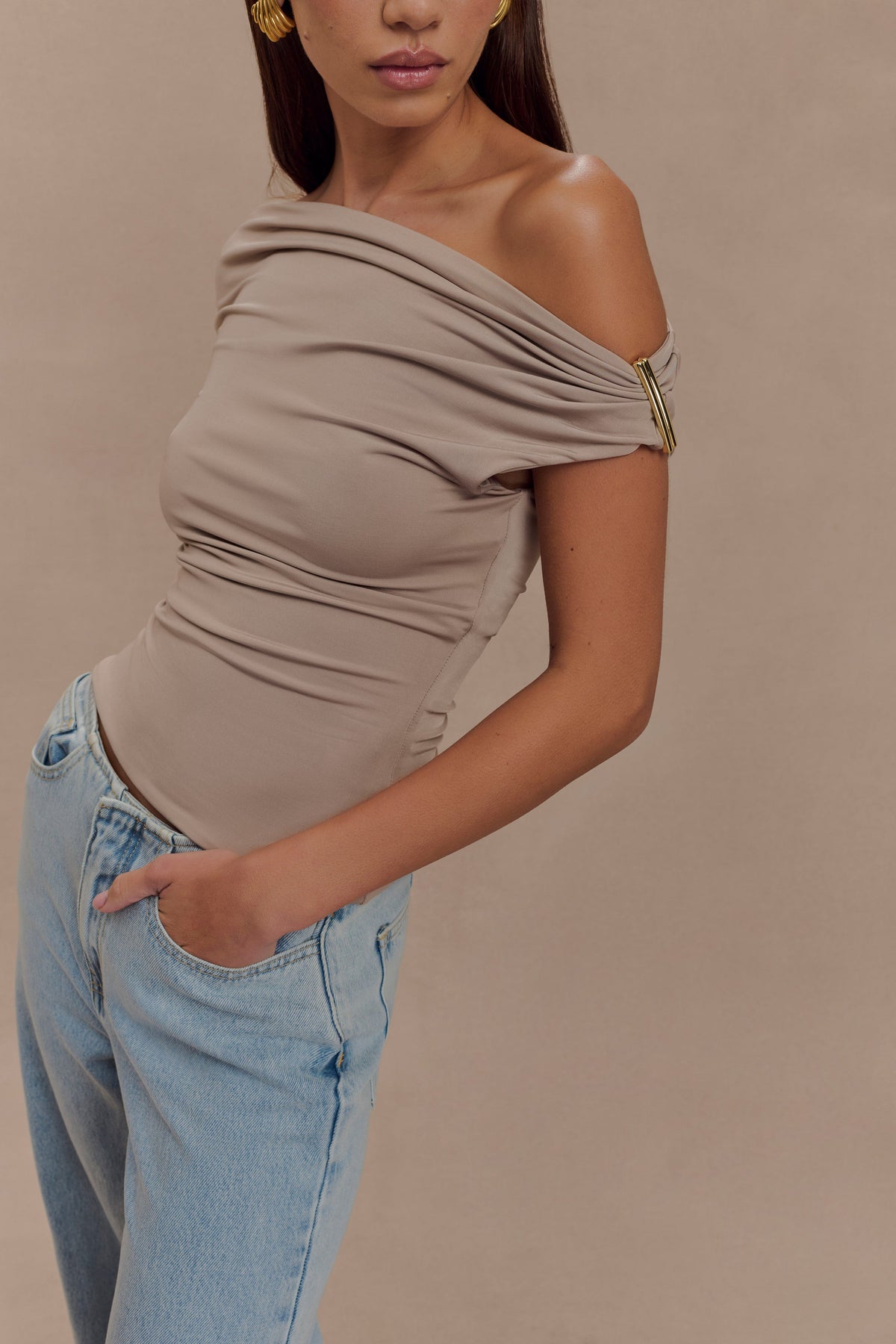 Kinsley Slinky Top With Hardware - Taupe