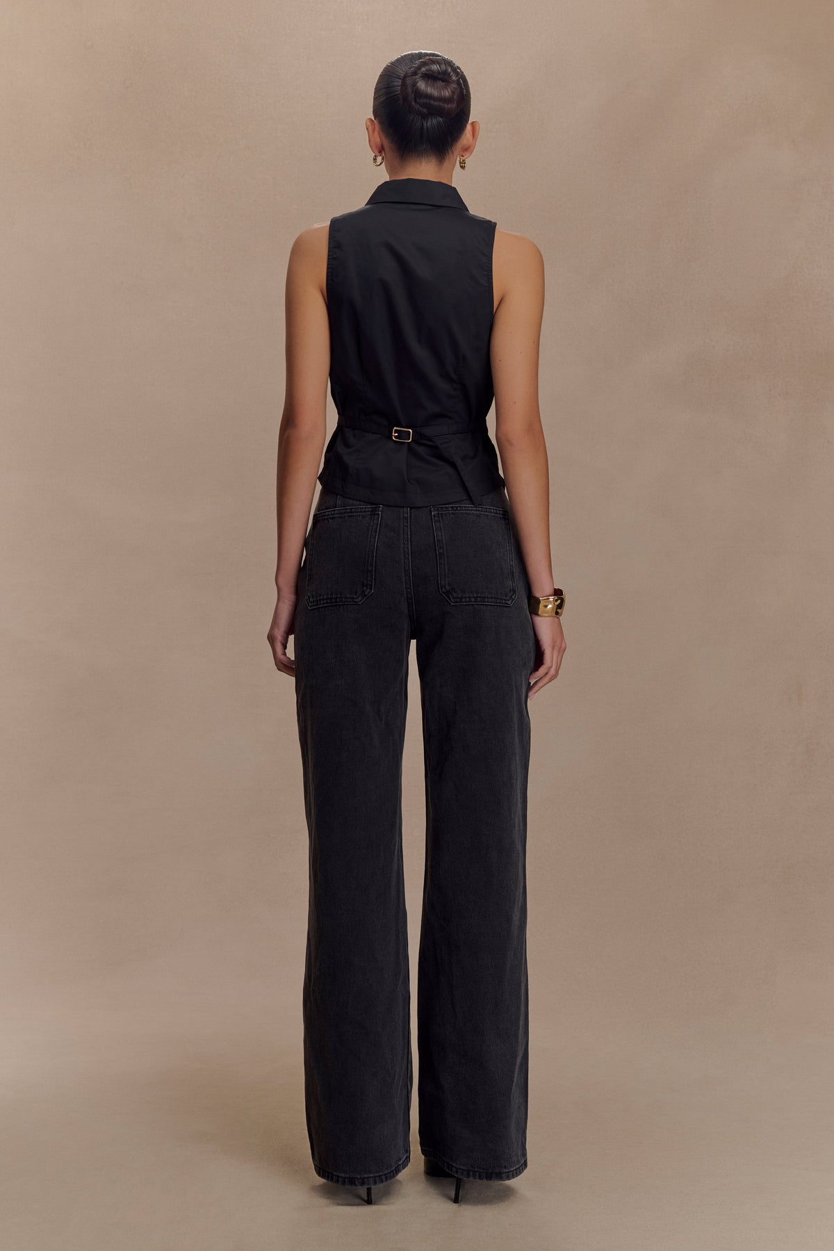 Selene Sleeveless Halter Shirt - Black