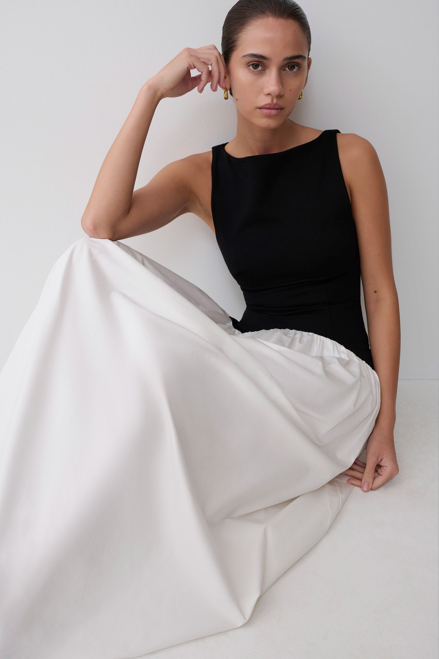 Acacia Contrast Sleeveless Maxi Dress - Black/White