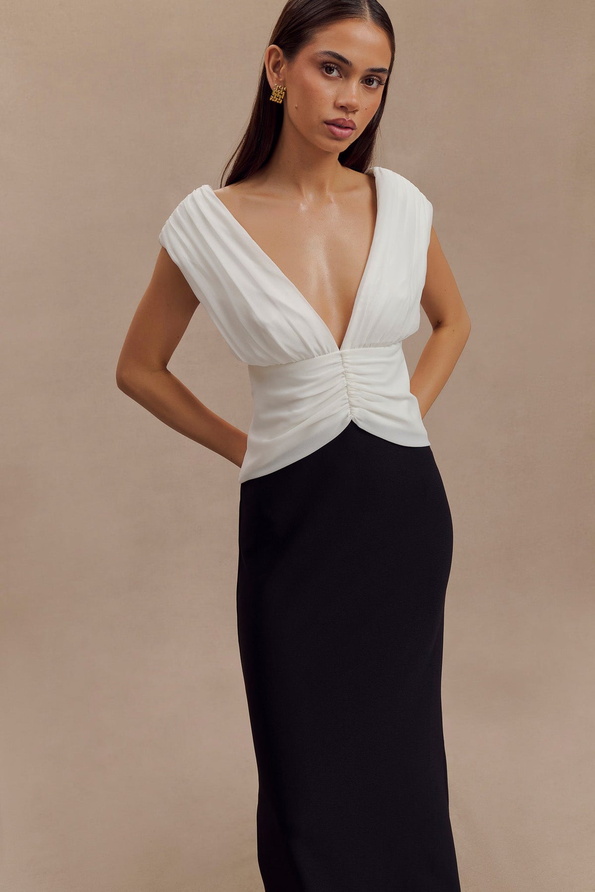 Monique Contrast Maxi Dress - Black #5