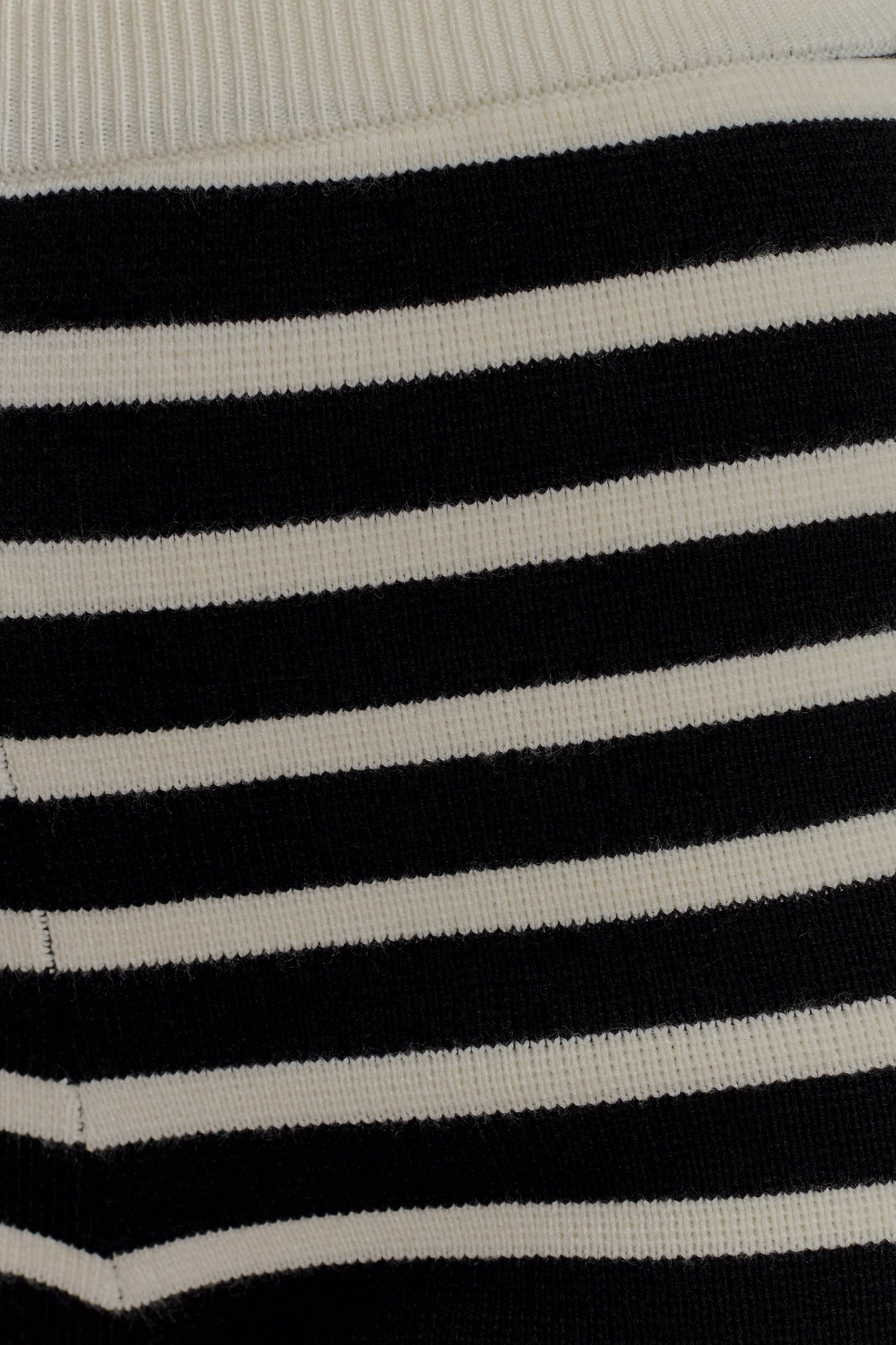 Tabitha Stripe Knit Shorts - Black/White #8
