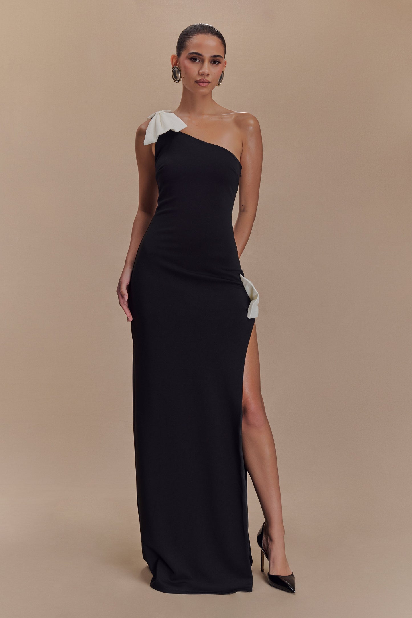 Hallie One Shoulder Bow Maxi Dress - Black/White