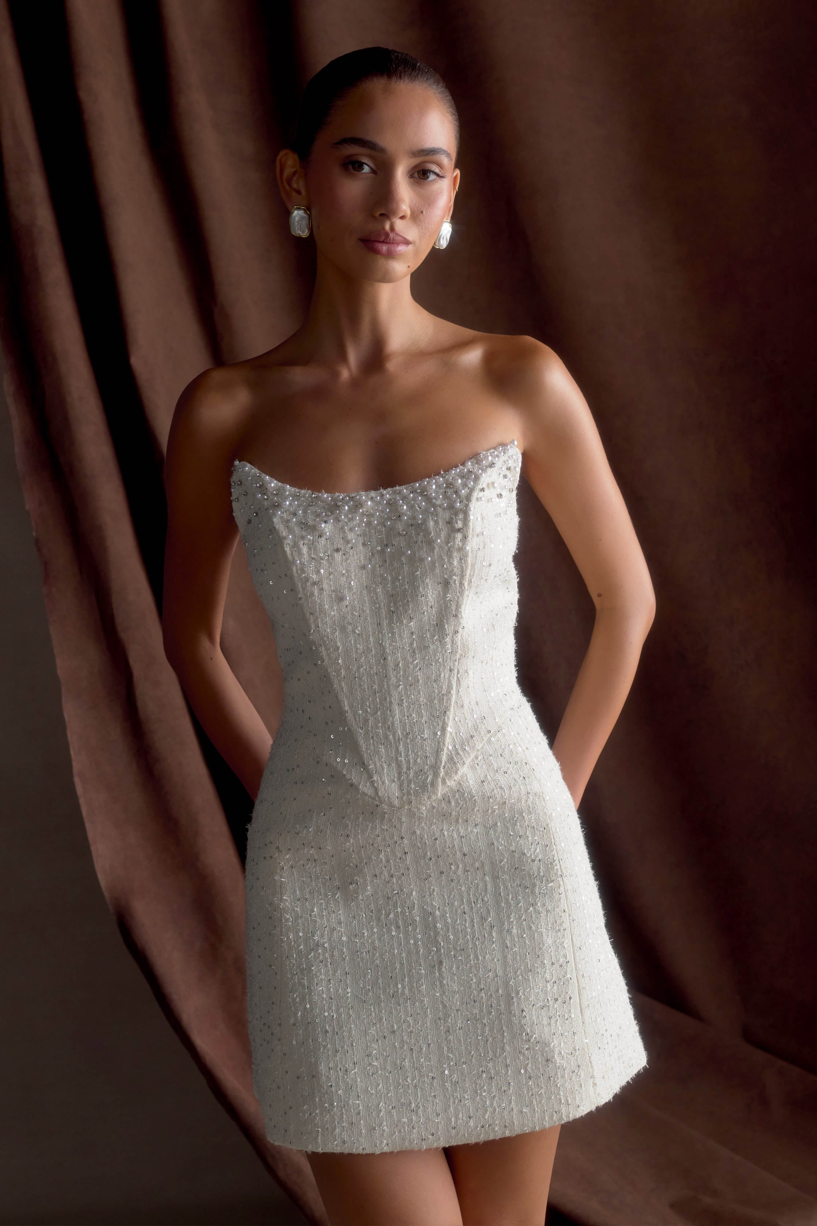 Lorrie Tweed Corset Mini Dress – White Robes de mariée The Wedding Explorer Lorrie Tweed Corset Mini Dress – White Robes de mariée The Wedding Explorer