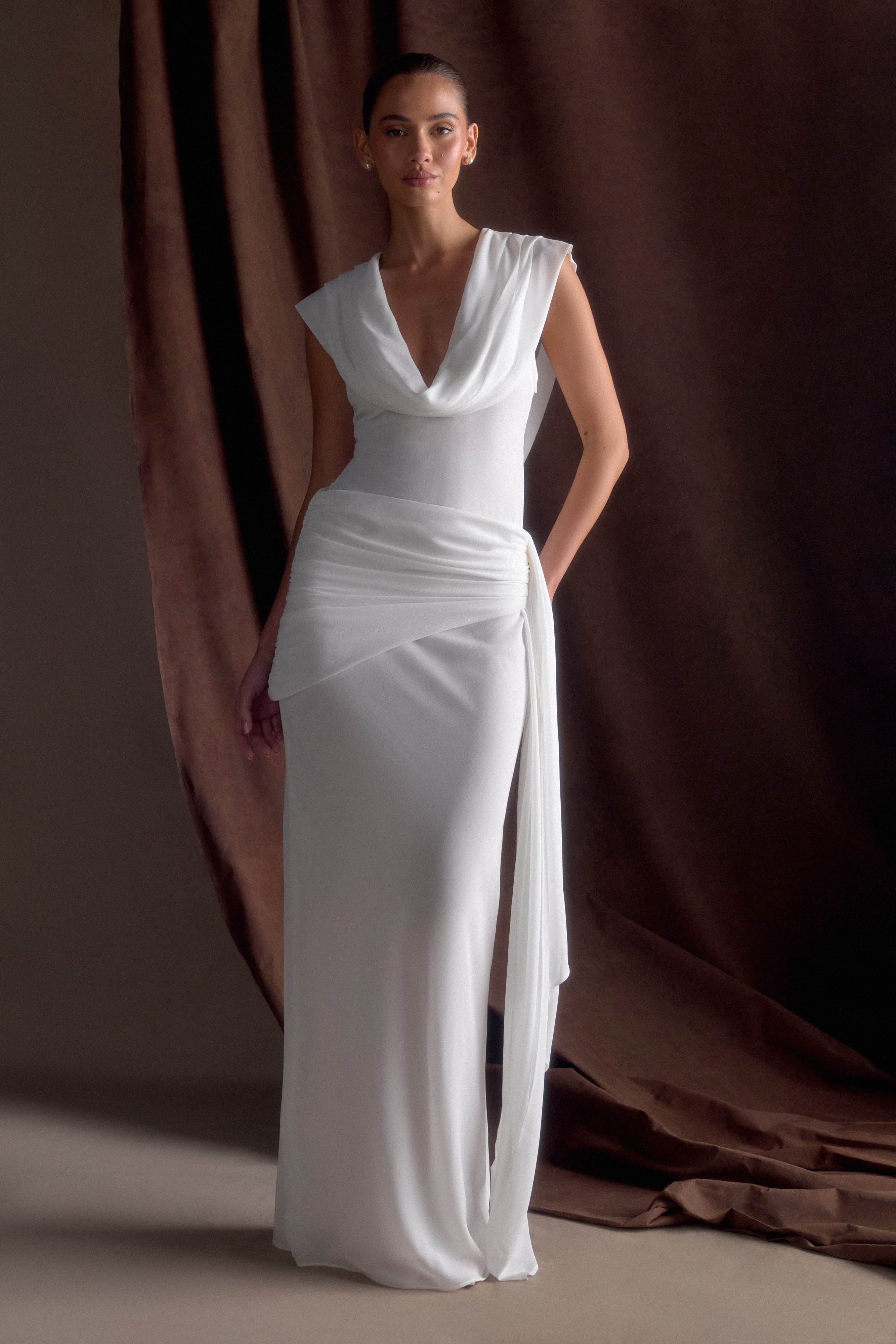 Giulia Chiffon Draped Maxi Dress – White Robes de mariée The Wedding Explorer Giulia Chiffon Draped Maxi Dress – White Robes de mariée The Wedding Explorer