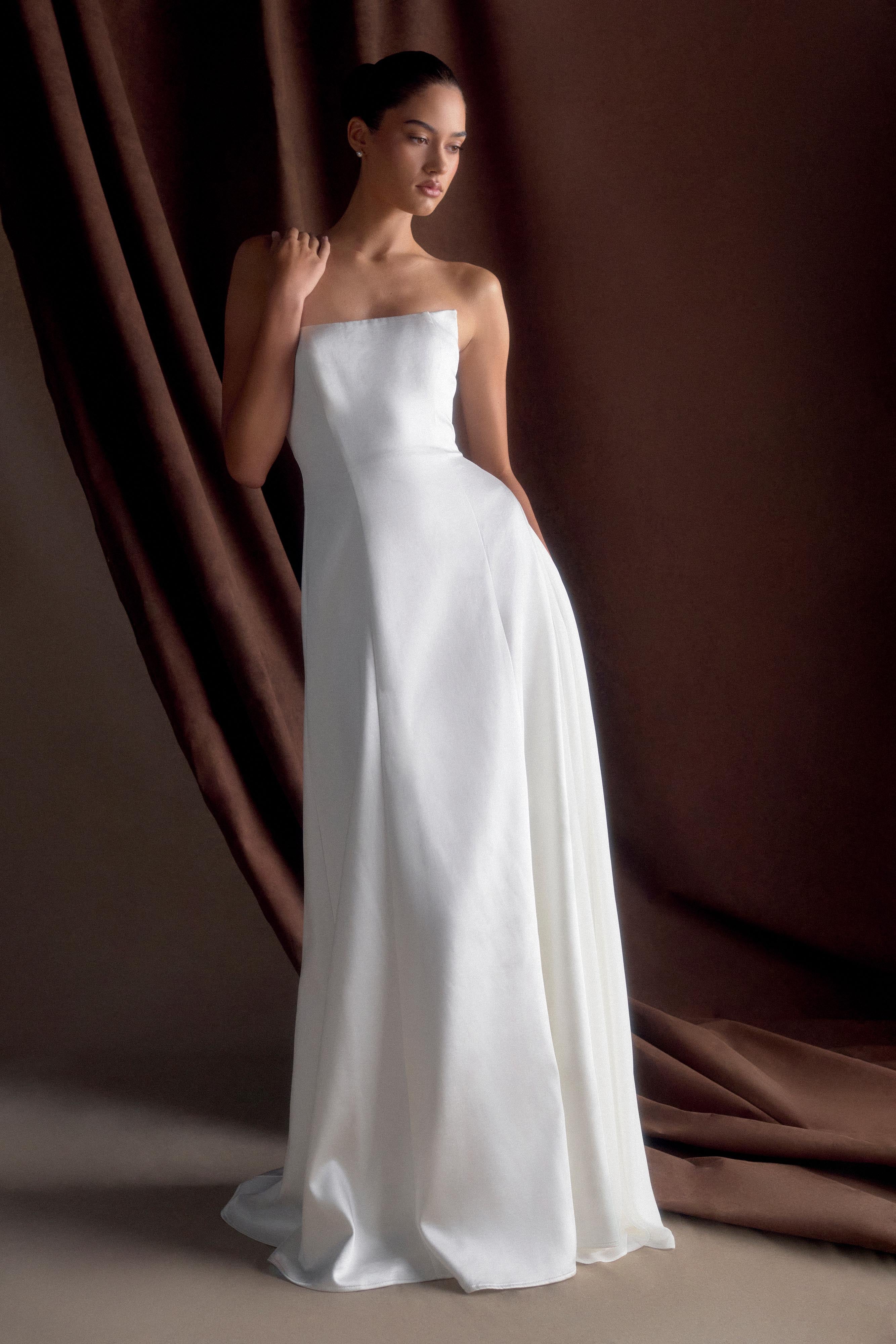Rosella Satin Strapless Maxi Dress – White Robes de mariée The Wedding Explorer Rosella Satin Strapless Maxi Dress – White Robes de mariée The Wedding Explorer