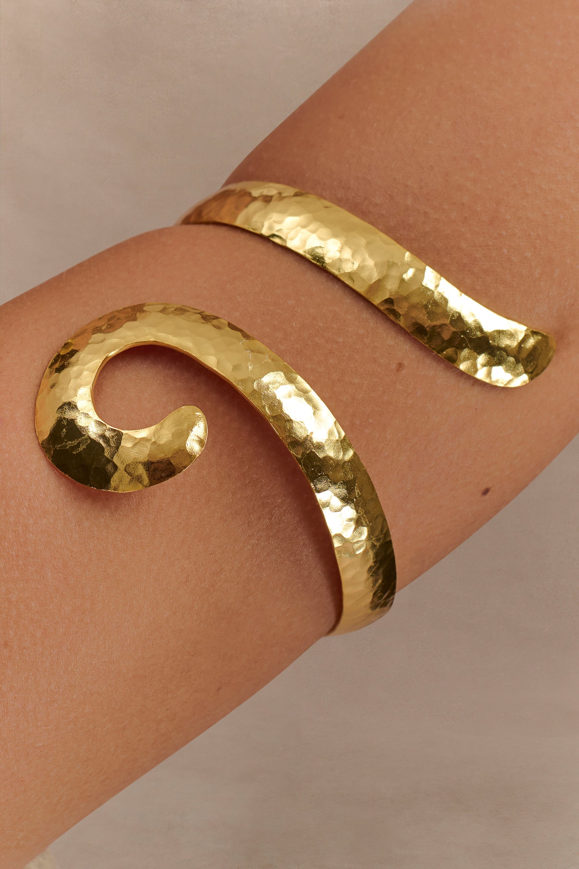 Hyacinth Textured Swirl Arm Band - Gold #3