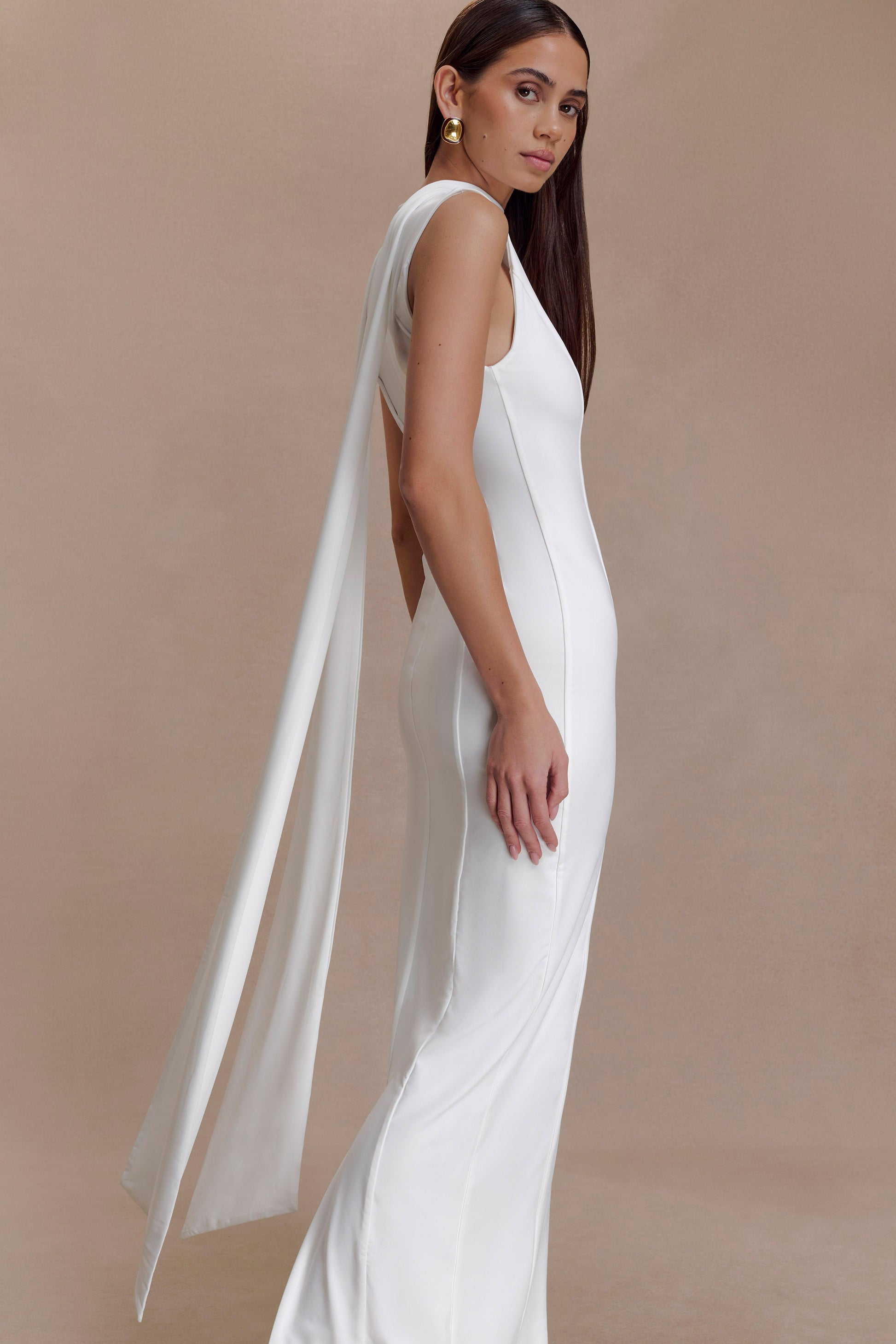 white long dress with neck scarf Hotline highlight: dresses details! the Imogene gown is crafted from lightweight georgette that skims your curves and features a stunning fishtail skirt that creates the illusion of a structured hourglass shape White Satin Maxi Floor Length