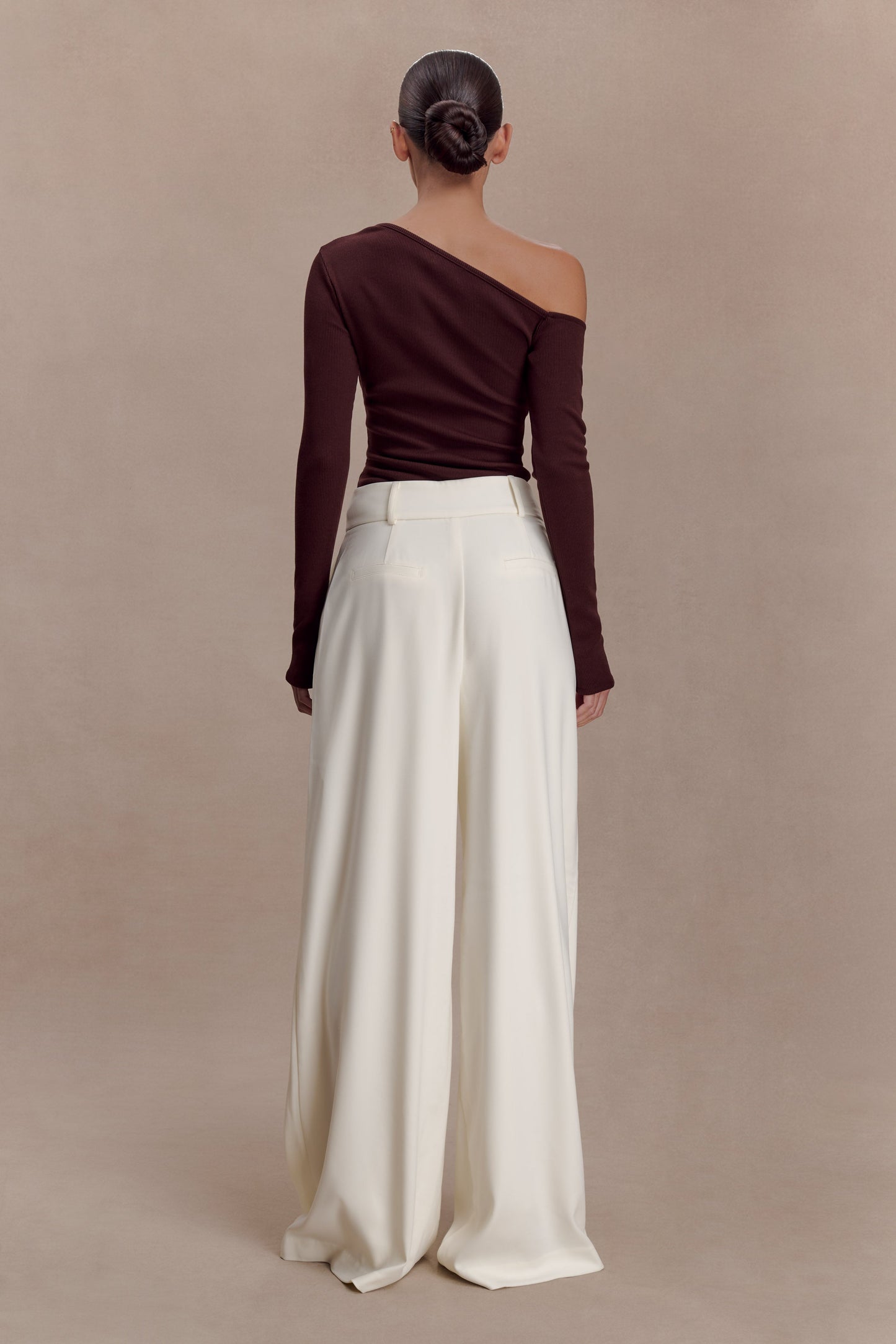 Maelle Off Shoulder Long Sleeve Top - Deep Chocolate