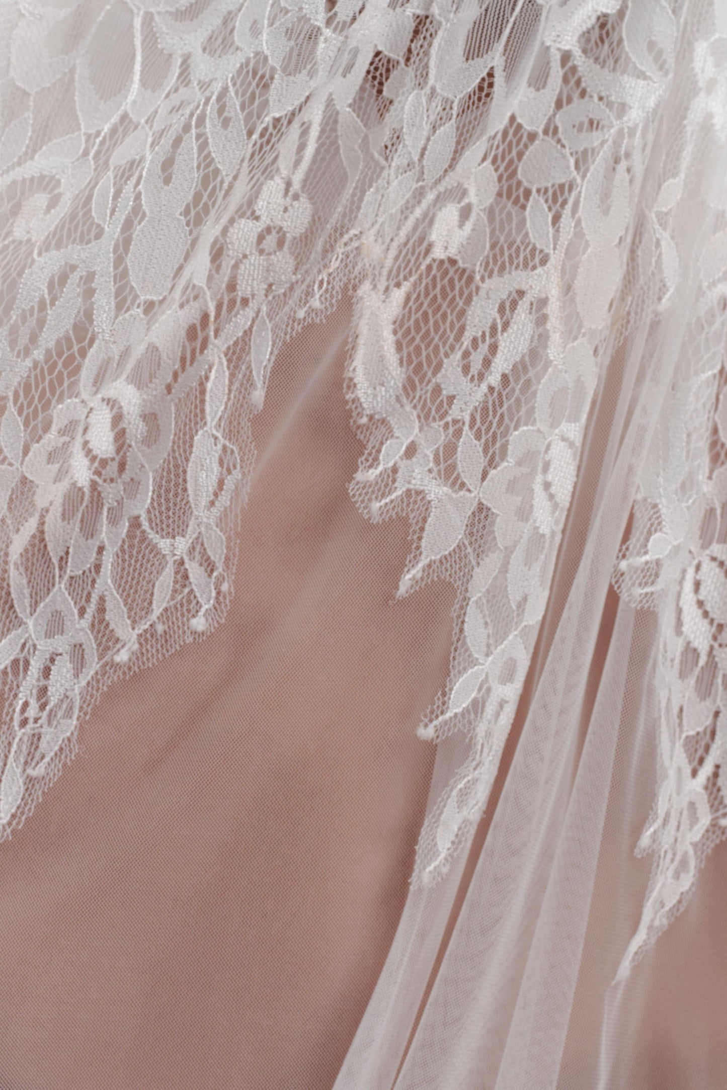 Cassia Lace Trim Veil - White