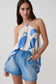 Woman wearing a line denim shorts.