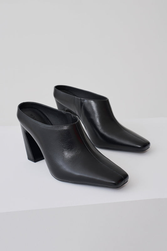 Conne Pointed Mule Wedge - Black