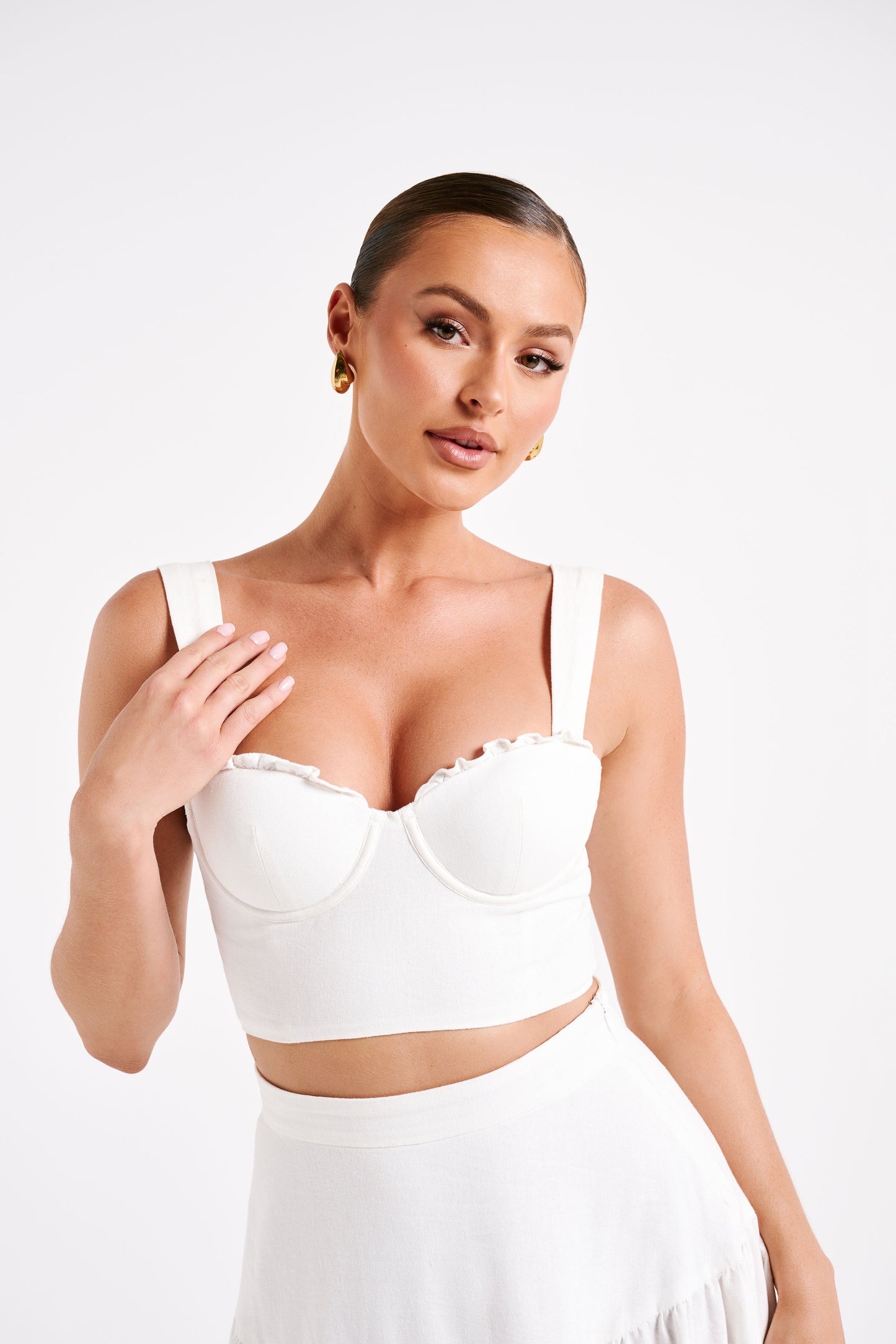 Hilaria Cupped Linen Crop Top - White